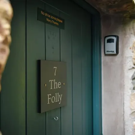 بيت للعطل The Folly